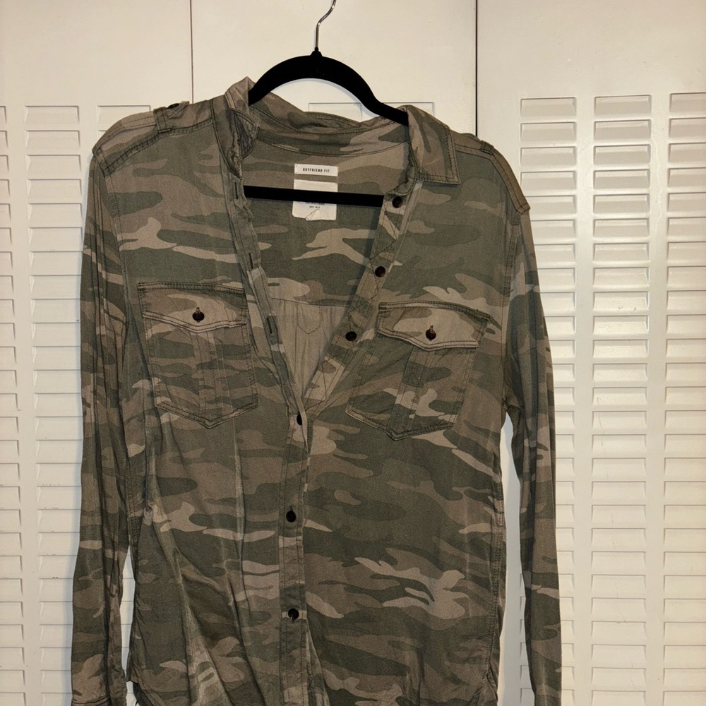 American Eagle Outfitters Women's Green Camouflage Blouse